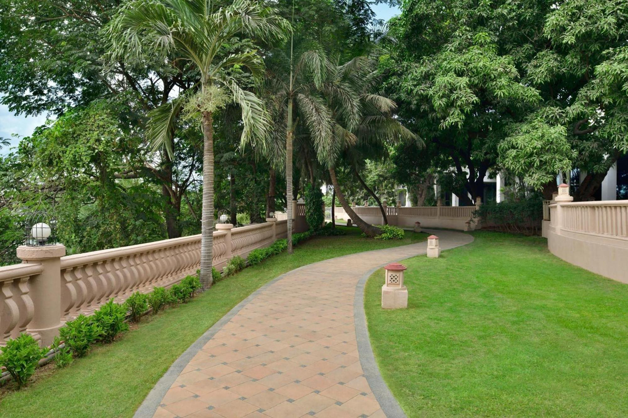 The Westin Mumbai Powai Lake Ngoại thất bức ảnh