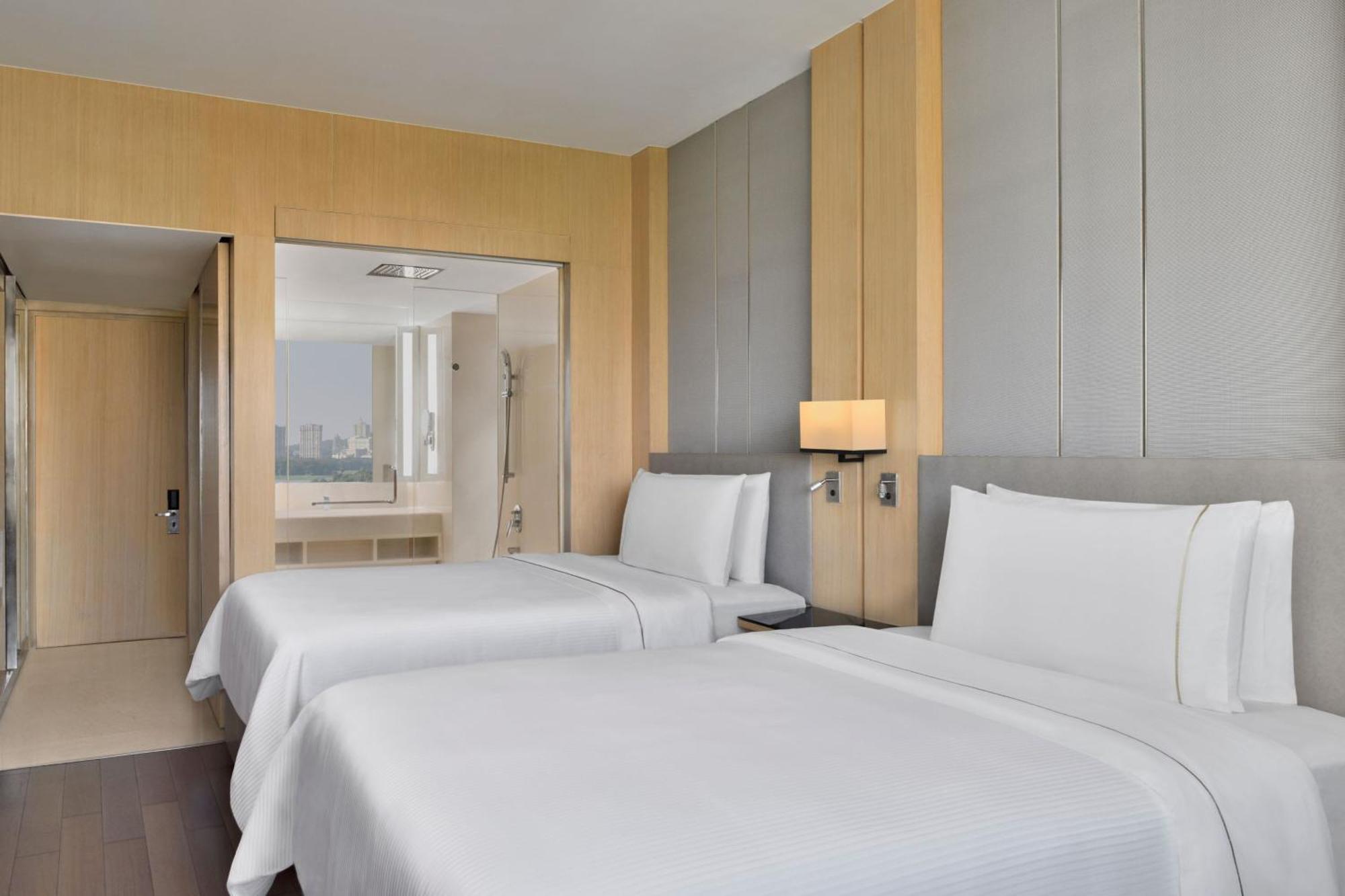 The Westin Mumbai Powai Lake Ngoại thất bức ảnh